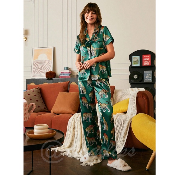 Animal Print Cheetah Leopard Green Satin 2 Piece Pajama Set - Picture 2 of 8